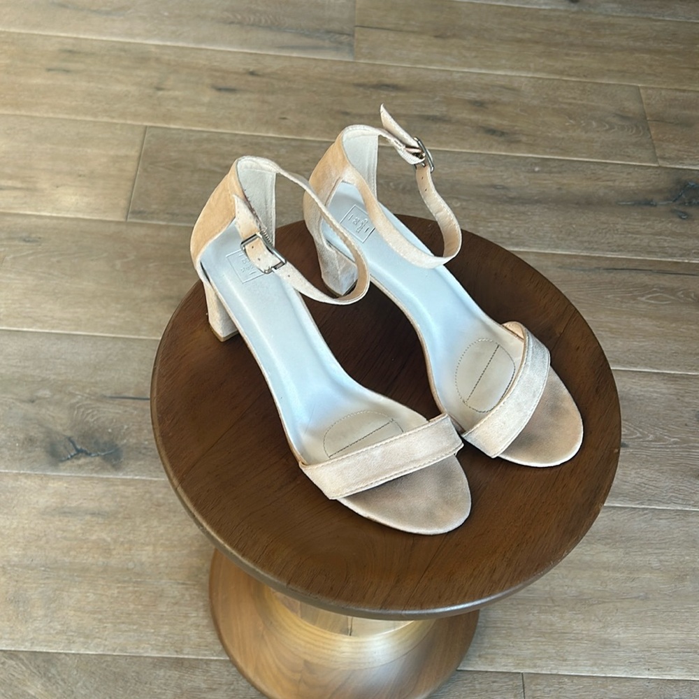 DB Studio Sandals